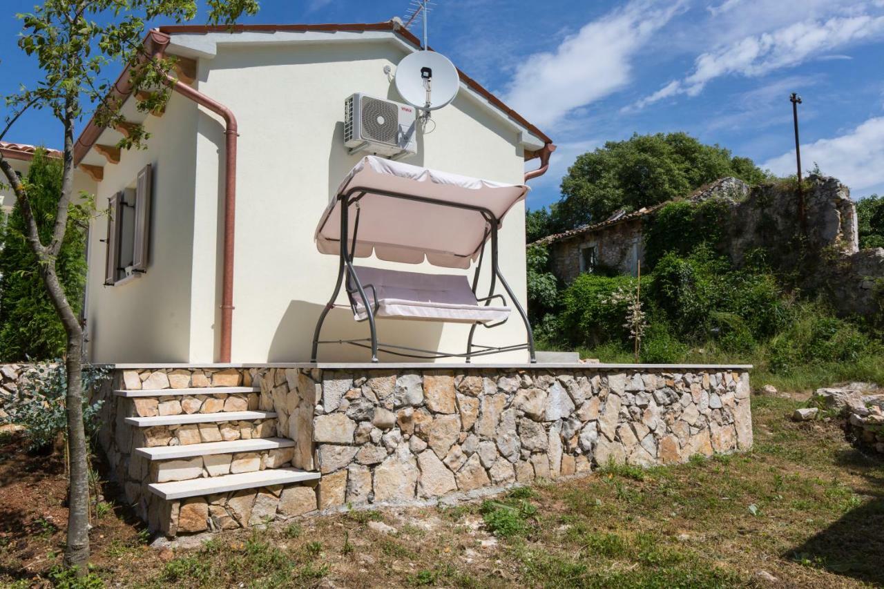 Small Old House Nedeščina Екстериор снимка